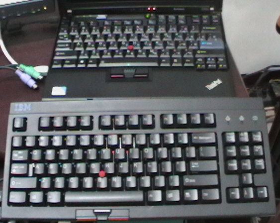 Space Saver II 與我的 ThinkPad X200s 並列