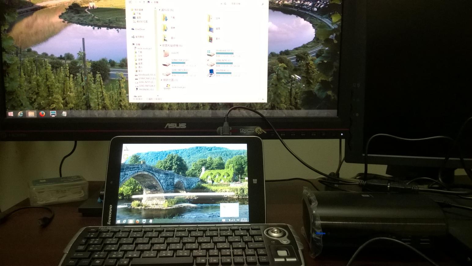 平板連接 USB 擴充基座並外接電腦螢幕
